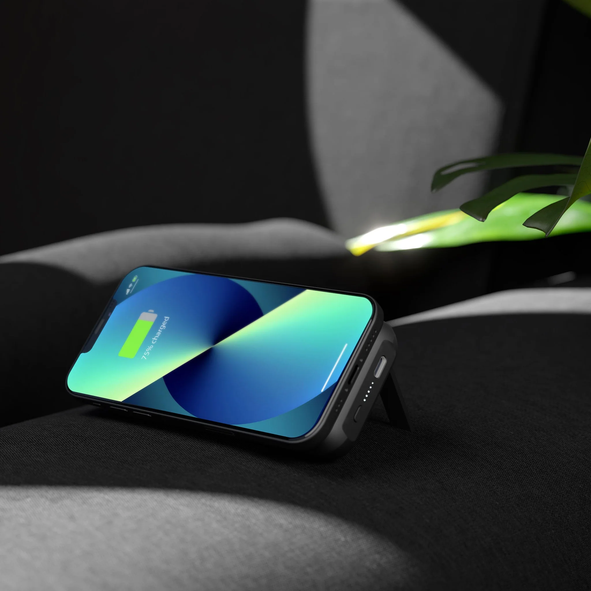 Magnetic Single Powerbank with Stand - Image 4